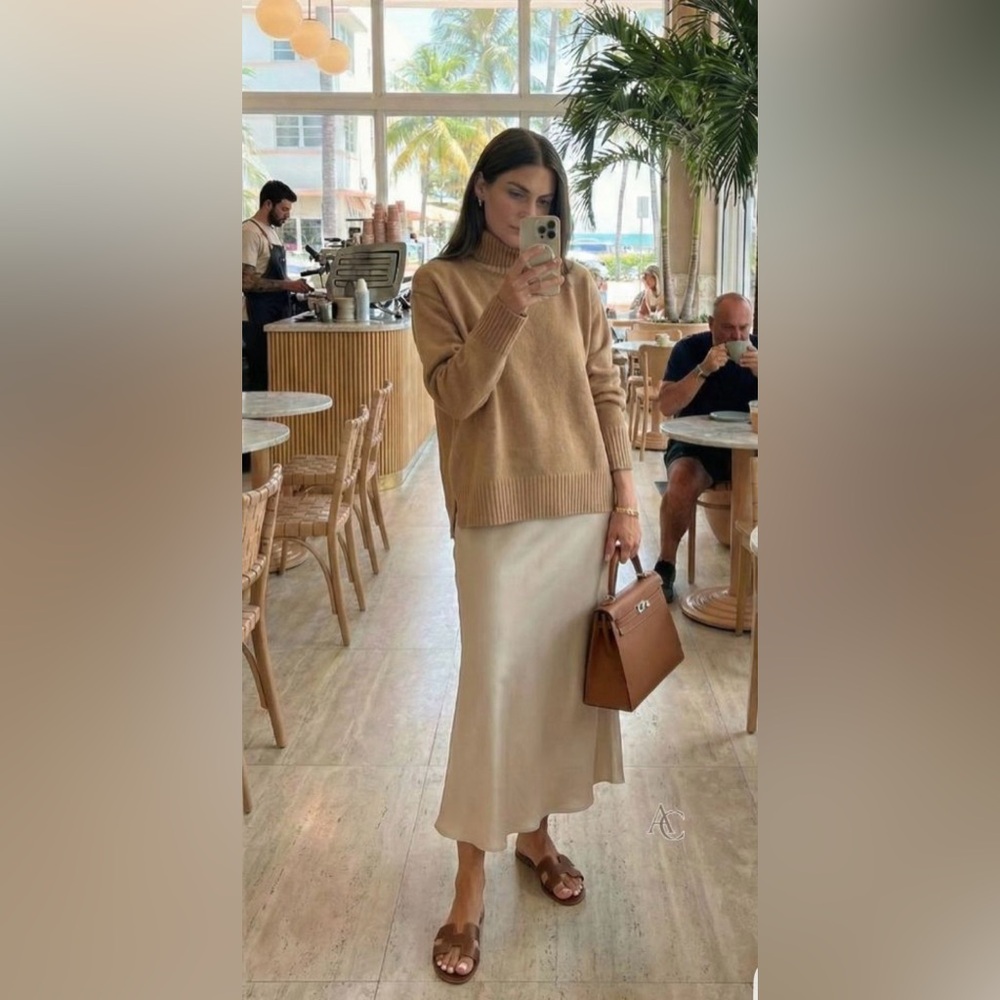 “Aritzia Babaton” Like Satin Maxi Skirt Size M/L in Light Champagne NWOT